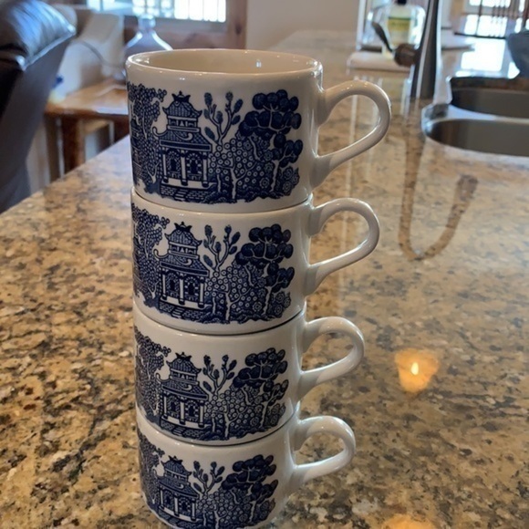 Vintage Churchill Blue Willow Ware set of 4 Tea Cups - Picture 4 of 14